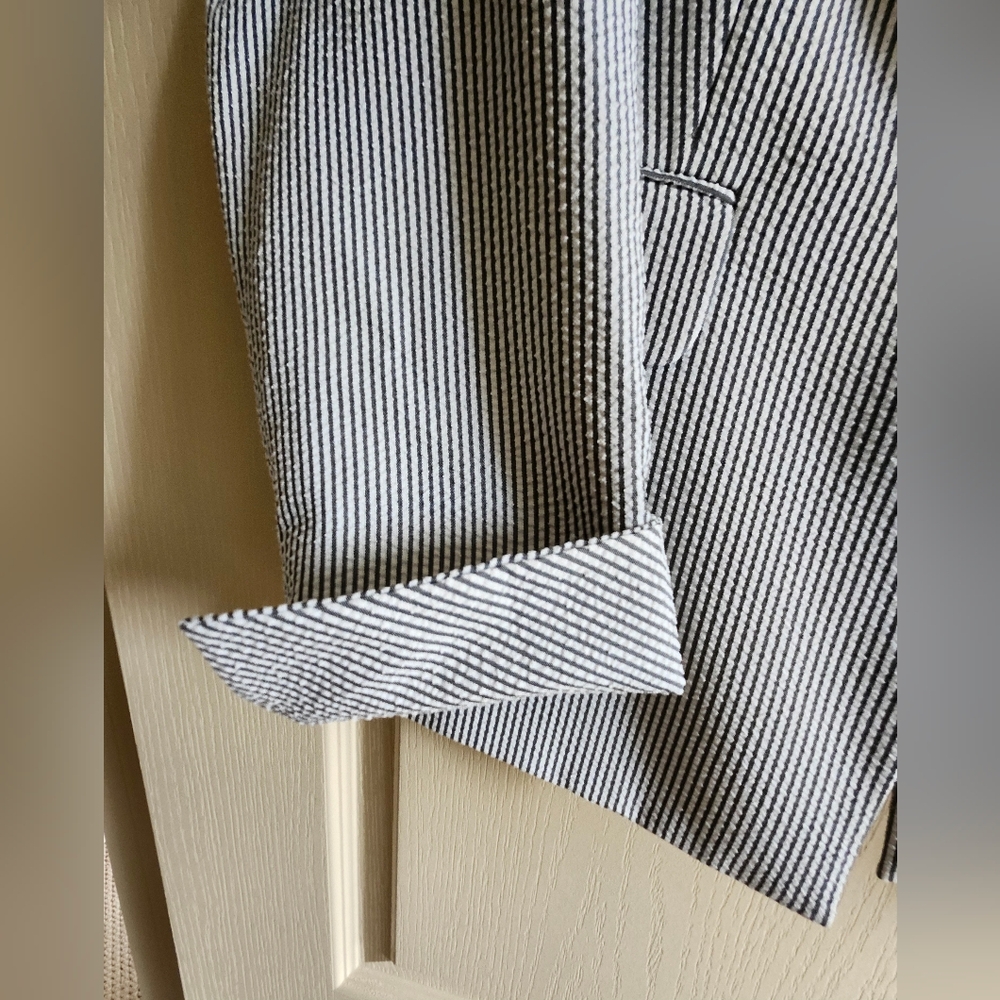 KASPER Seersucker Gray and White Classic Tailored Suit Jacket | Blazer. Size 6. - Picture 4 of 11